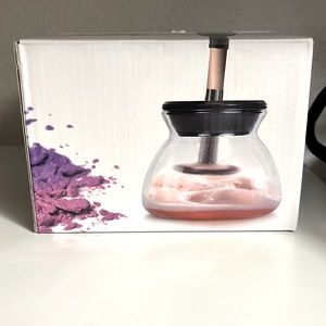 MAKEUP BRUSH CLEANER